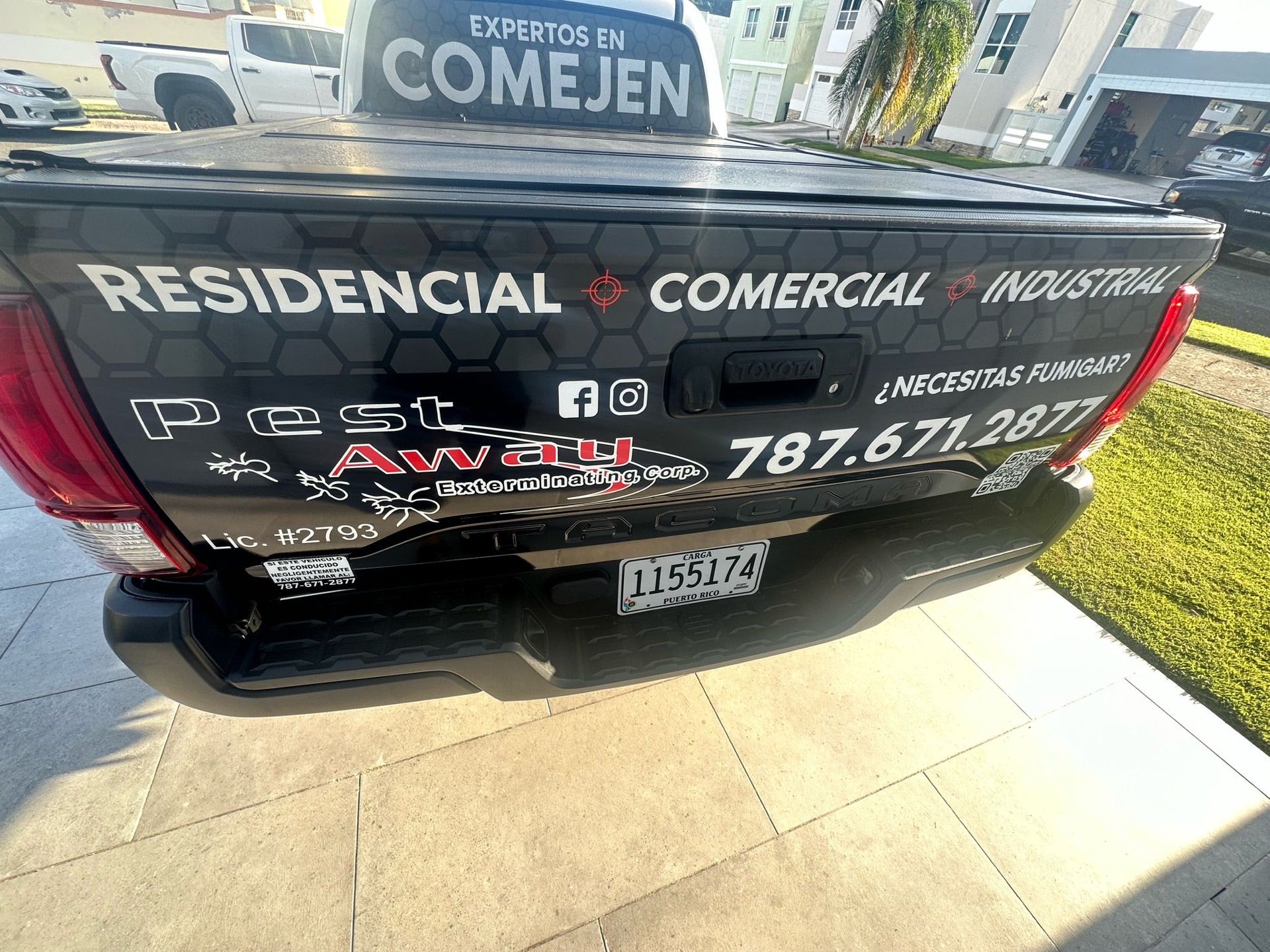 Portalón del truck Pest Away — Residencial, Comercial, Industrial